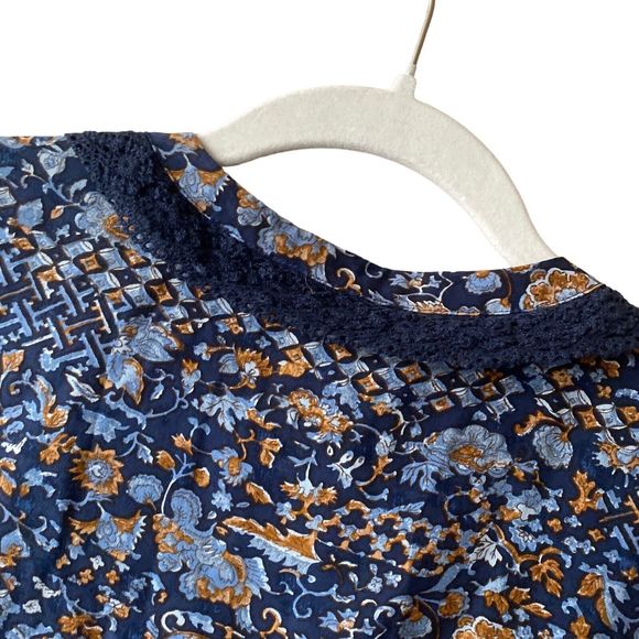 Eddie Bauer Women’s 100% Silk Cap Sleeved V Neck Blouse Size Large - Picture 11 of 11